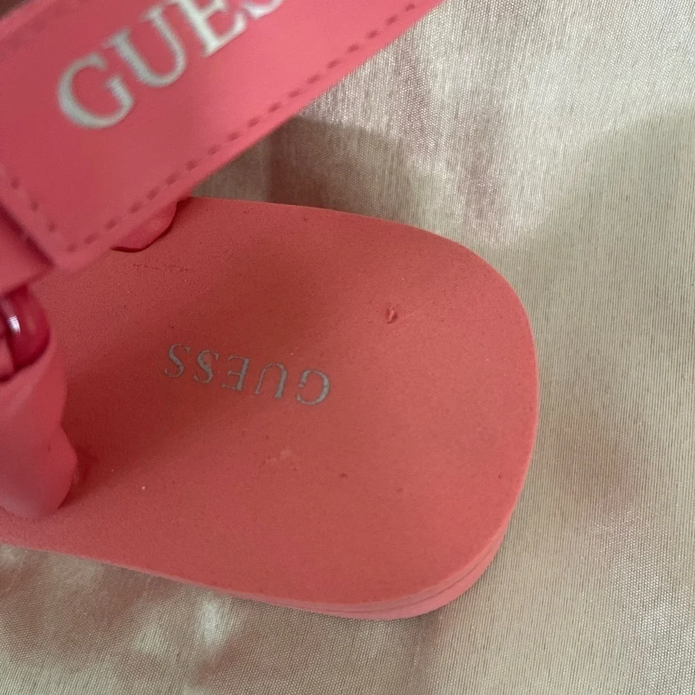 Guess chic pink